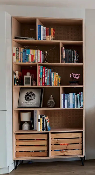 Bookcase / shelving unit