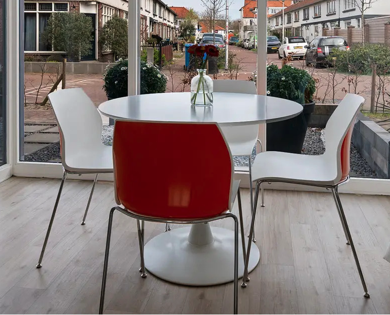 Dining set (round table + 4 Kastel Kalea chairs)